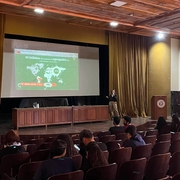Grupo Reciclos realiza palestra sobre o uso de rejeitos na construção civil. a